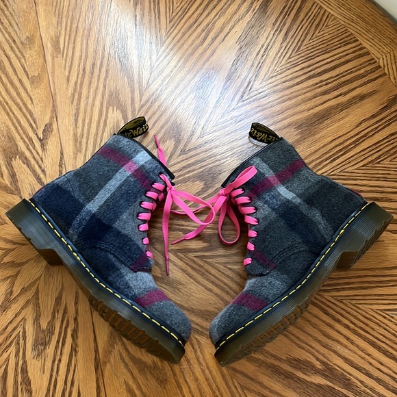 Custom Dr Martens Castel Boots Pink & Gray Plaid Wool Custom Pink Laces Size 10 - Picture 11 of 15